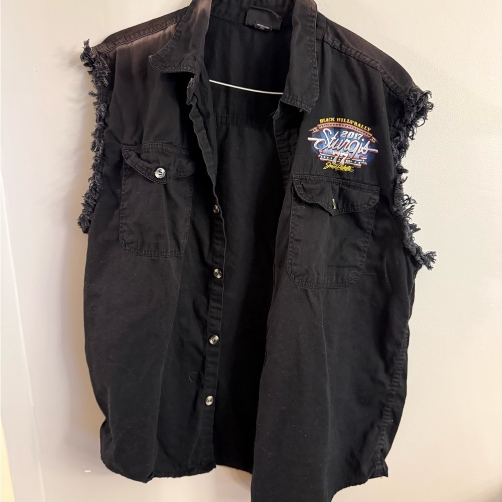 Sturgis 2017 Black Hills Rally Cut Off Biker Vest Shirt Hot Leathers Men’s XL